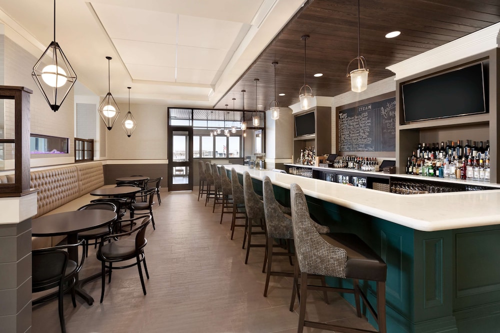 Embassy Suites by Hilton Wilmington Riverfront - photo 31