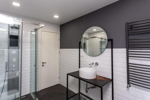Super Cozy Stylish Apartment For 4 In Tbilisi