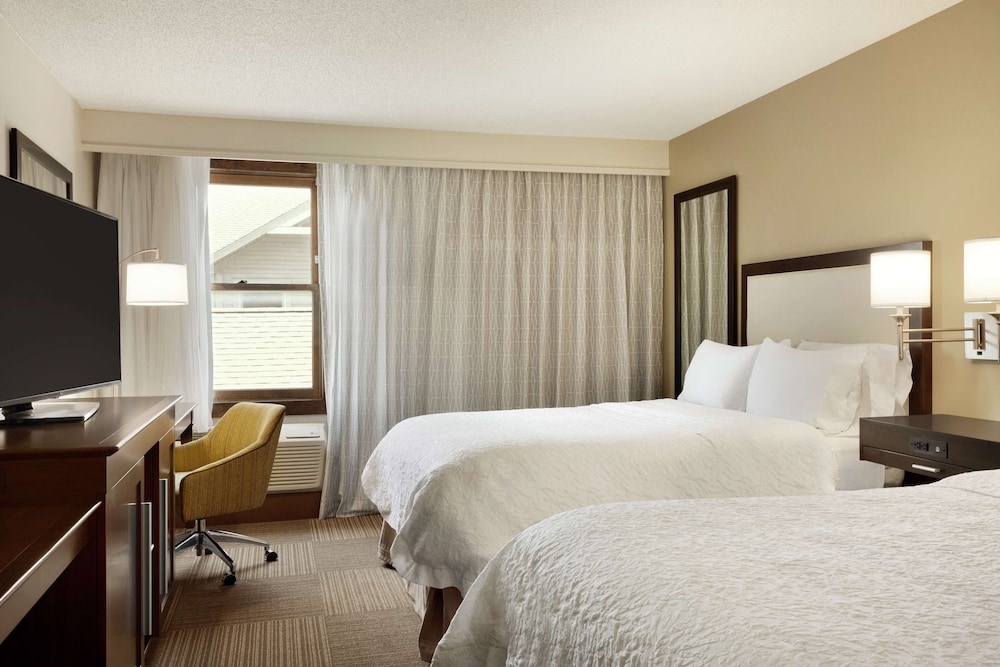Hampton Inn & Suites Springdale - photo 10