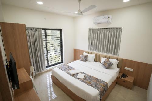 Maruti Grand Hotel — Rajkot