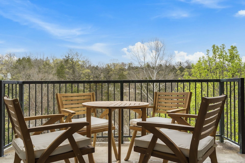 Whiskey's Hillside Retreat holiday Hills Branson Golf Resort - photo 17