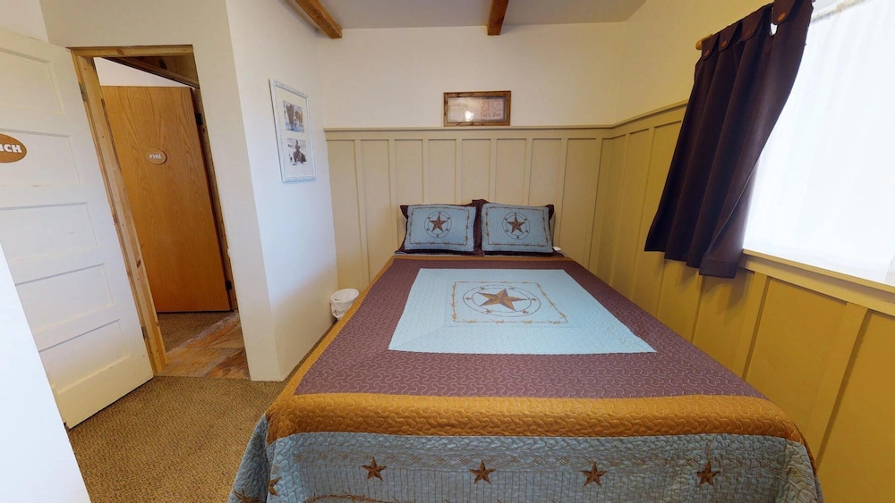 Juniper Ridge Family Cabin — Blanding — photo 2