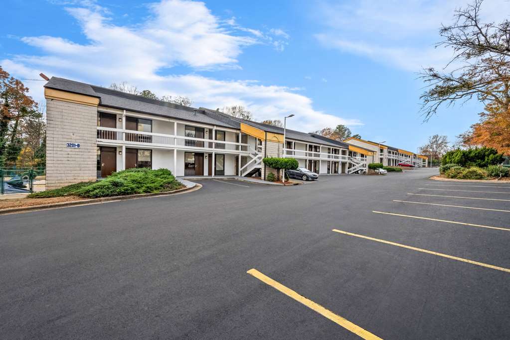 Days Inn by Wyndham Raleigh Midtown - photo 5