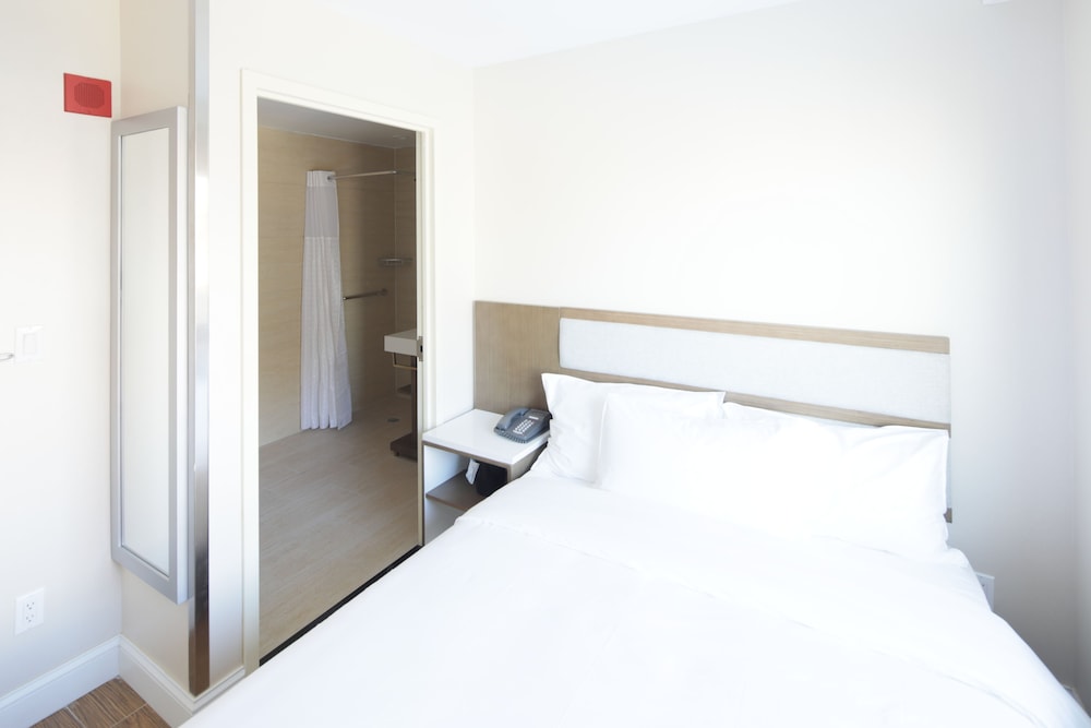 Mayflower Boutique Hotel - photo 2