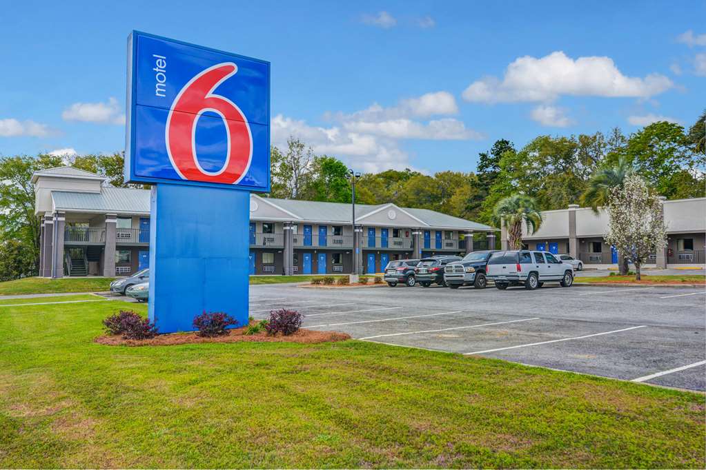 Motel 6 Moultrie GA - featured photo