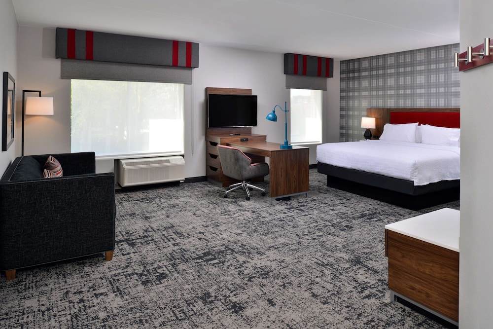 Hampton Inn & Suites Greensboro Downtown - photo 13