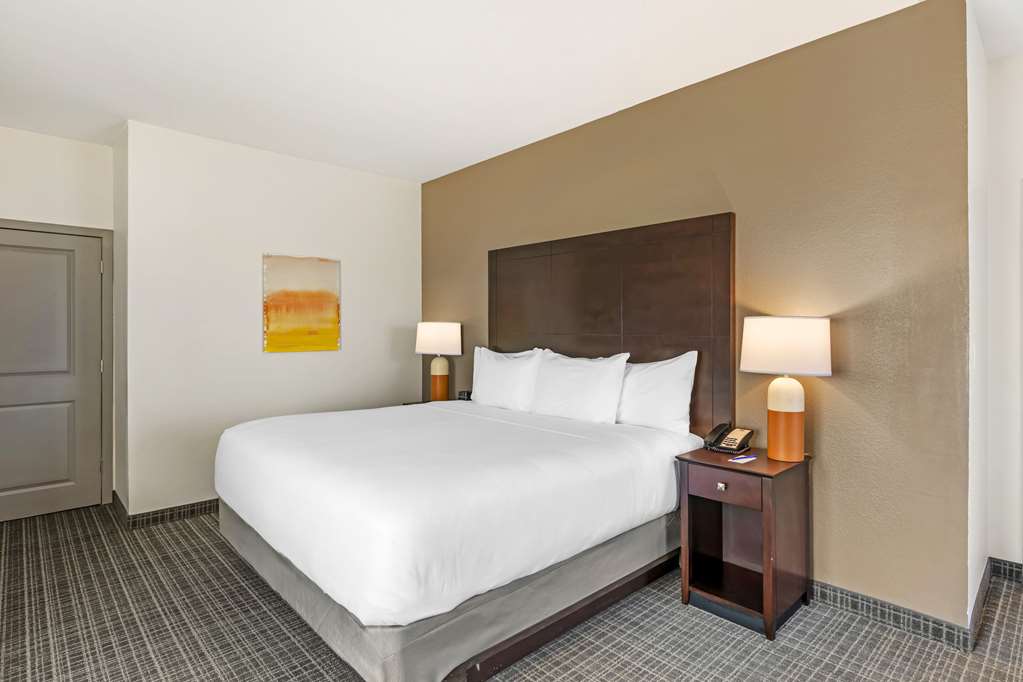 Comfort Inn & Suites Verona at Turning Stone Resort Casino - photo 24