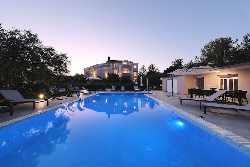House Volak — 4-Star Luxury Hotel in Sveti Filip I Jakov, Croatia