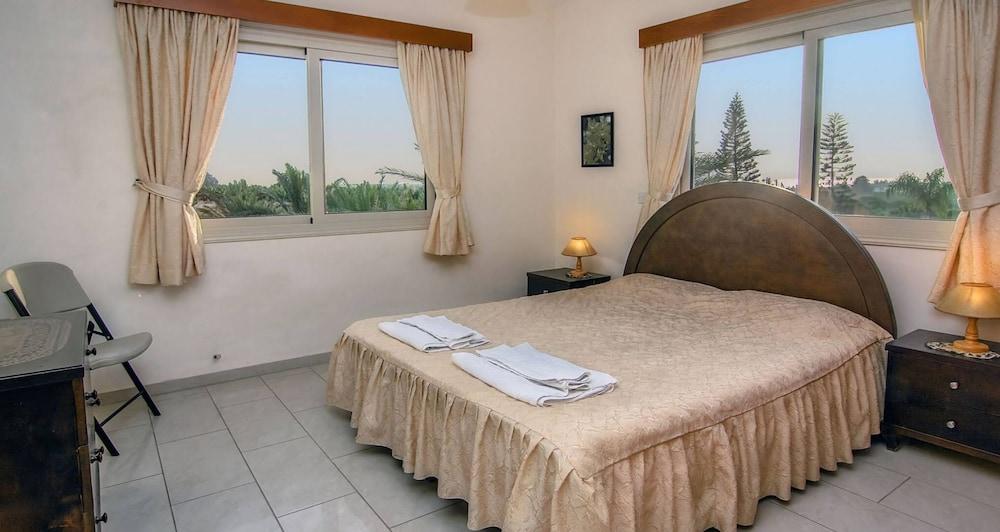 Amazing Pool Complete Privacy Amenities and Beach Nearby in Pegeia, Cyprus