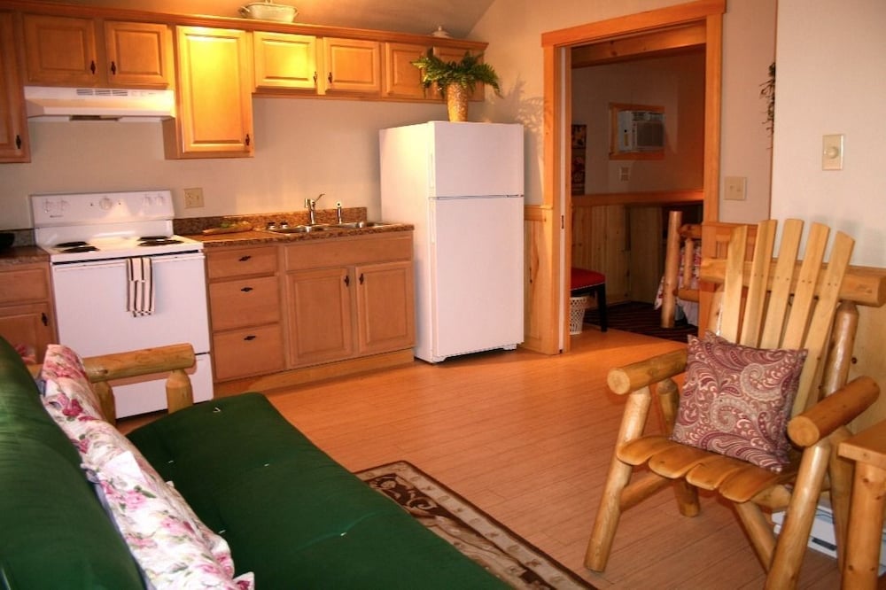 Hinckley's Dreamwood Cottages - photo 11