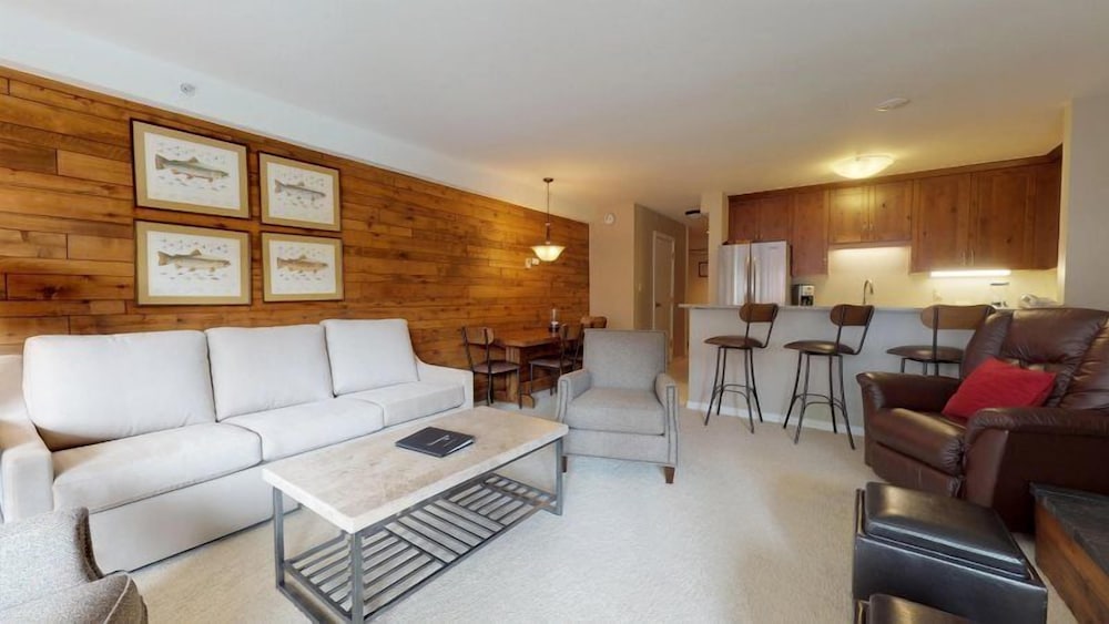 2 Bedroom Boutique Resort Condo With Hot Tub Access and Within Walking Distance to the Eagle Bahn Gondola - photo 3