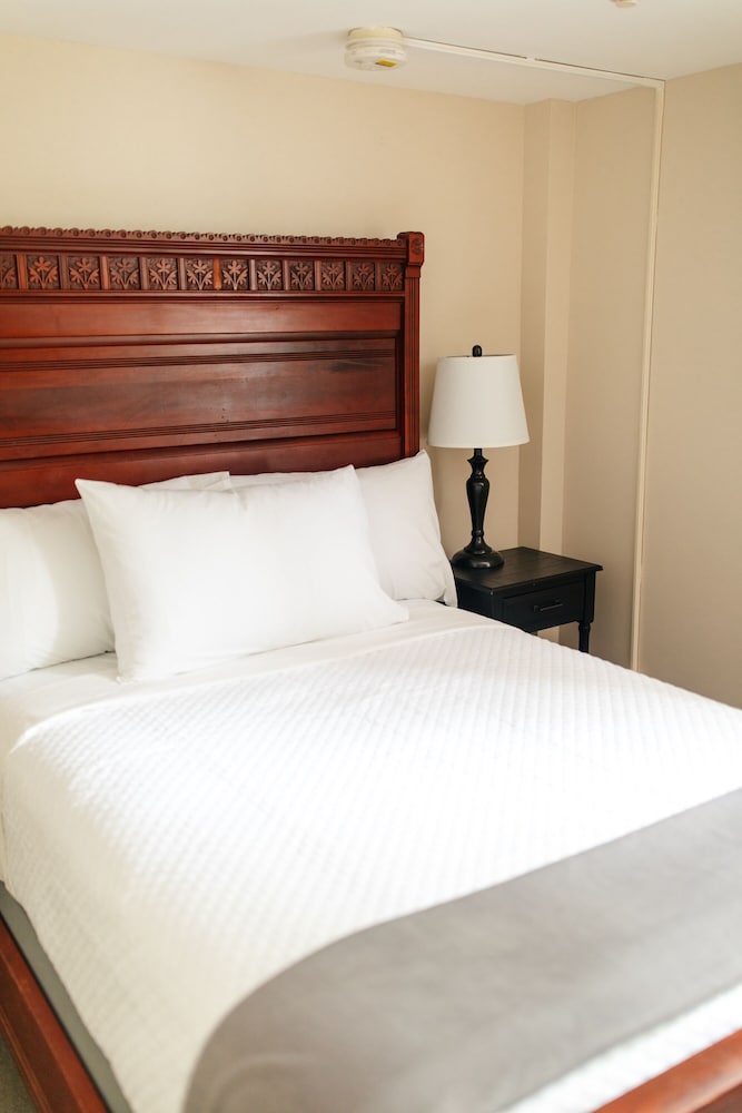 The Historic General Stanton Inn - photo 5