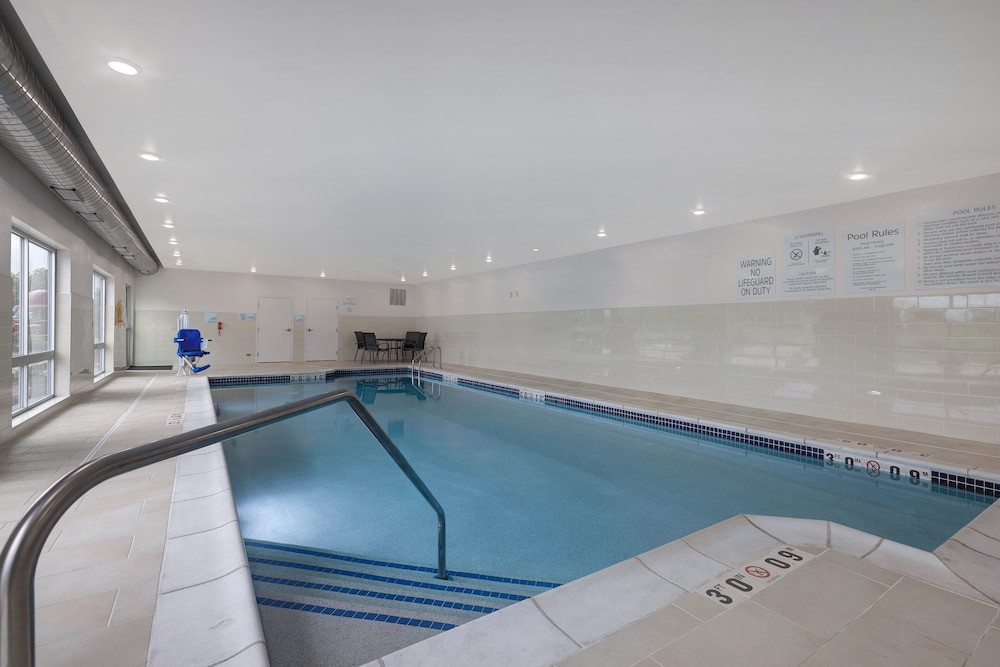 Holiday Inn Express & Suites Detroit Dearborn by IHG - photo 44
