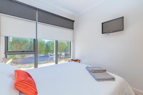 Stylish 3 Bedroom Townhouse Free Parking — 4-Star Luxury Hotel in Torquay, Australia