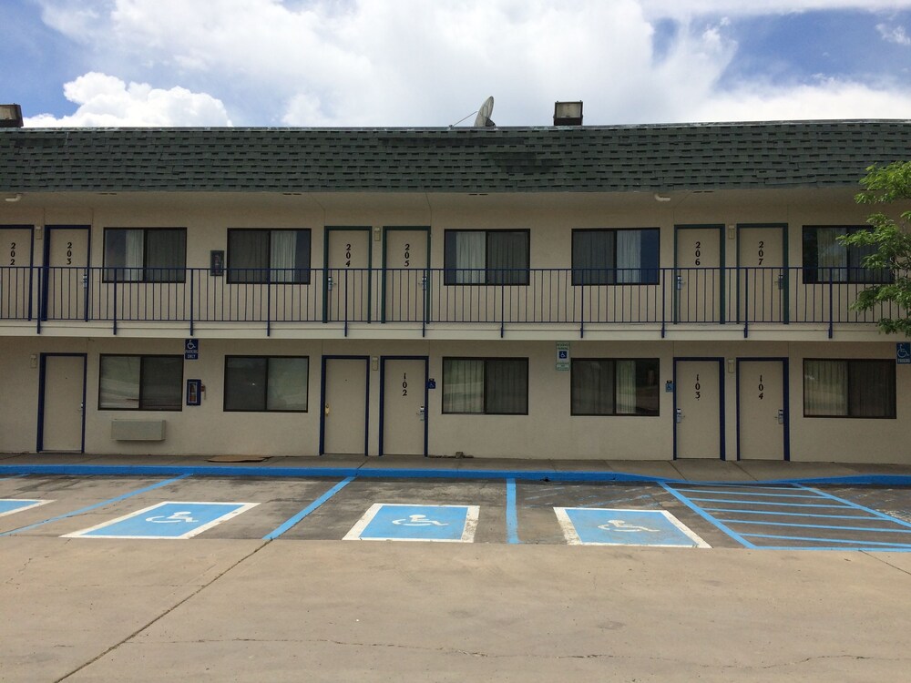 Travelodge by Wyndham Raton - photo 30