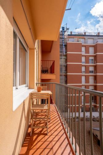 Bright and modern 3BD in Eixample — 4-Star Luxury Hotel in Barcelona, Spain