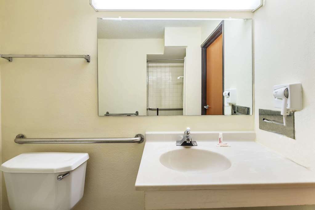 Super 8 by Wyndham Denton - photo 5