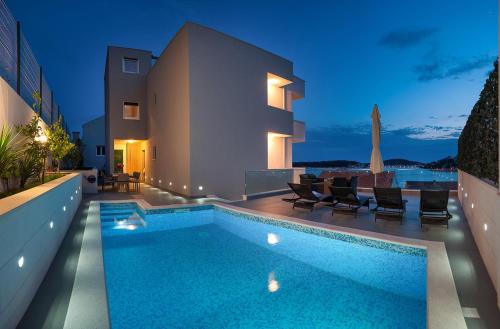 Stunning Apartment in Zatoglav With 2 Bedrooms and Wifi — 4-Star Luxury Hotel in Rogoznica, Croatia