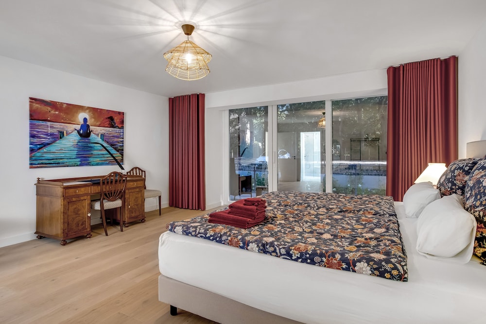 Villa relaXotic — 4-Star Luxury Hotel in Gluecksburg, Germany
