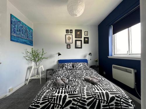 Blue Dreams Stay Near Glasgow City — hotel in Clydebank