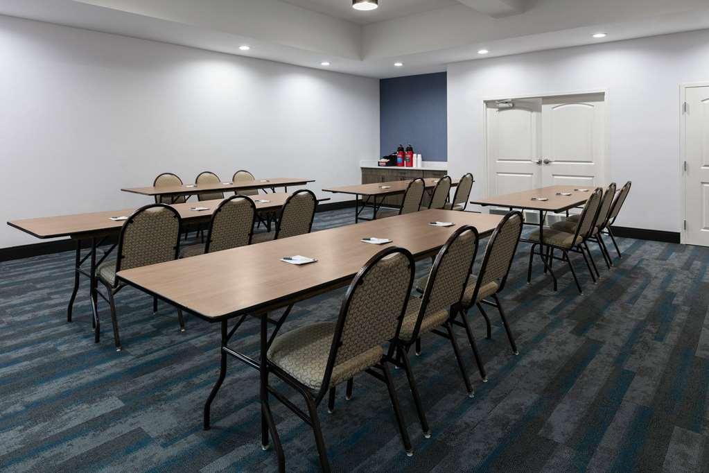 La Quinta Inn & Suites by Wyndham Ft. Worth Burleson - photo 25