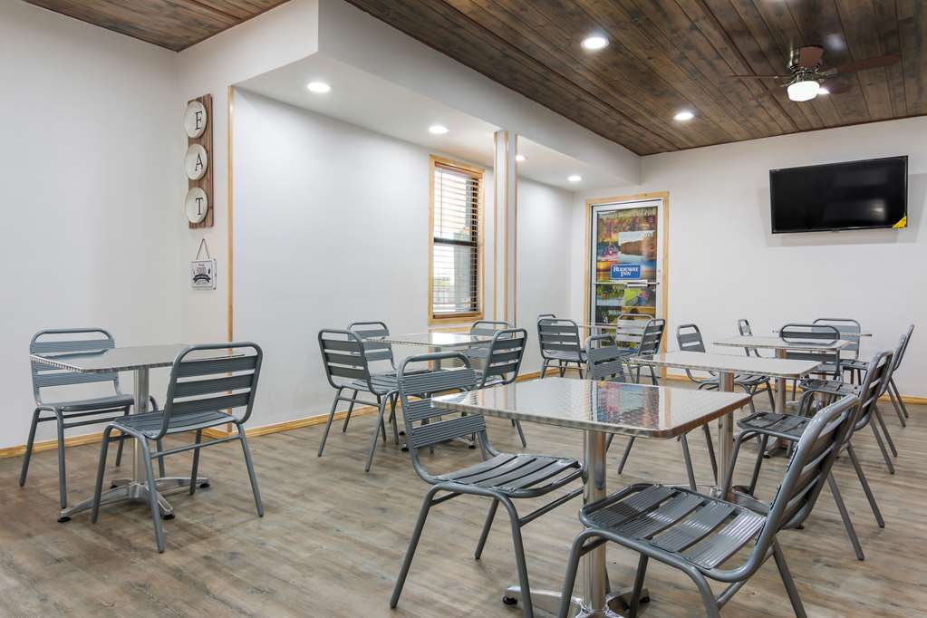 Rodeway Inn Broken Bow Hochatown - photo 29