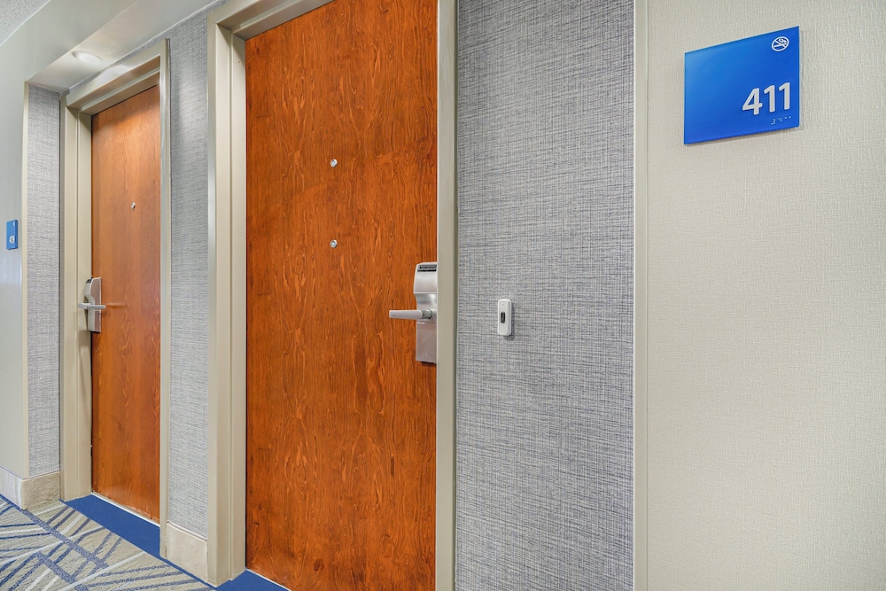 Holiday Inn Express Hotel & Suites Buffalo Airport by IHG - photo 30