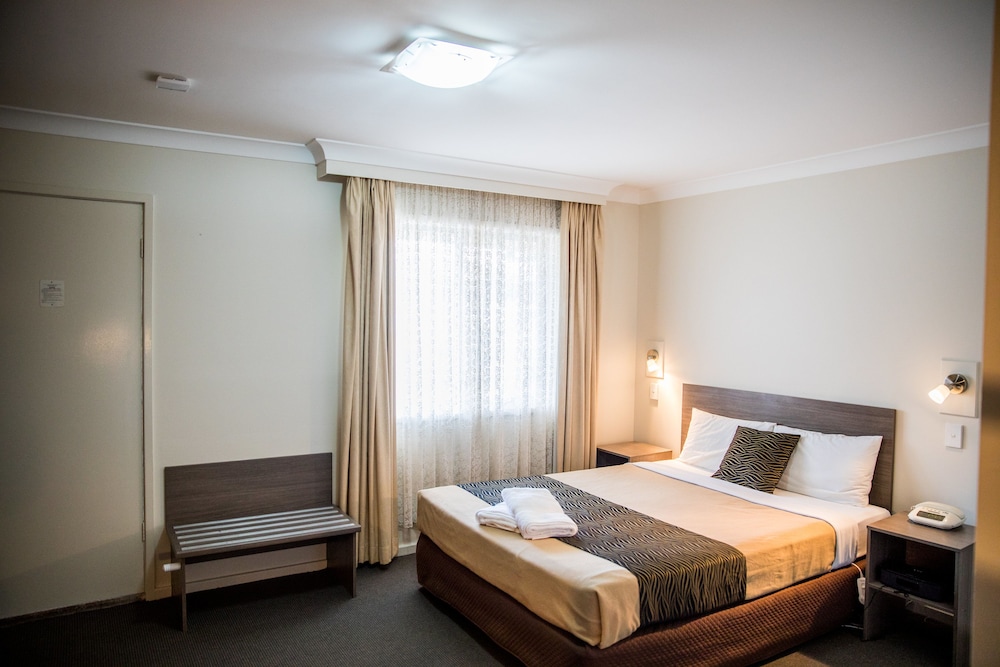 Lilac City Motor Inn & Steakhouse in Goulburn, Australia