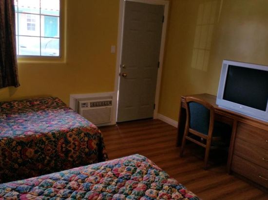 Slumber Motel - photo 15