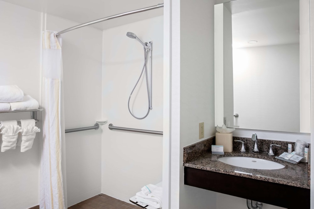 Hilton Garden Inn Atlanta Perimeter Center - photo 22