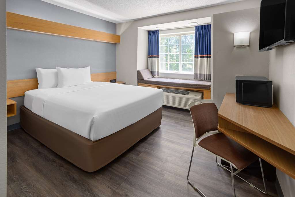 Microtel Inn by Wyndham Raleigh Durham Airport - photo 12