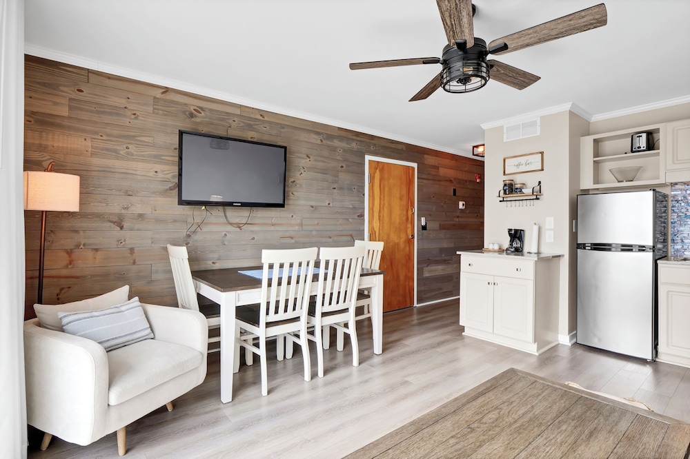 Sandpeddler Inn & Suites - photo 89