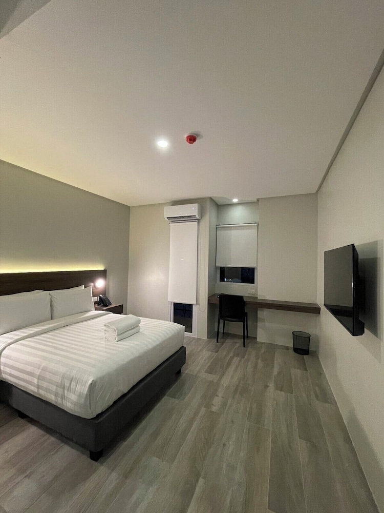 Mango Suites Angeles — Angeles City — photo 2