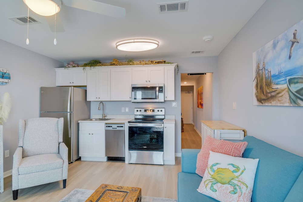 Resort Perks: Gulf Shores Beach inspired Condo - photo 8