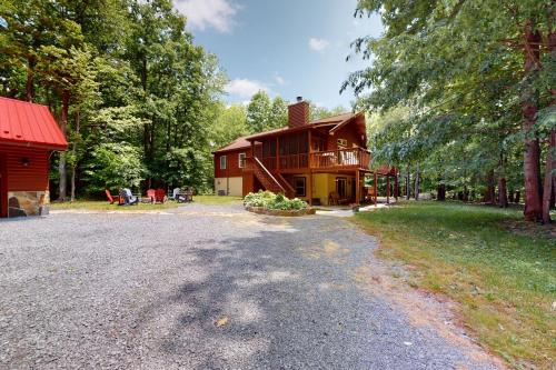 Whistle and Quill Lodge — 4-Star Luxury Hotel in Swanton, United States