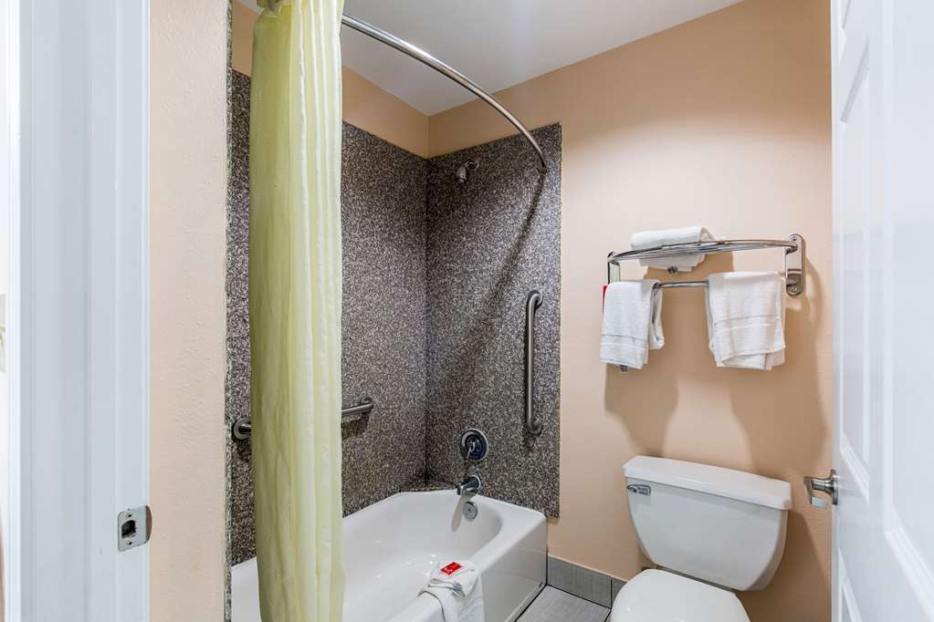 Quality Inn & Suites Bridge City Orange - photo 16