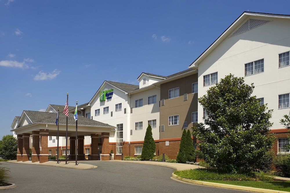 Holiday Inn Express & Suites Charlottesville Ruckersville by IHG — hotel in Barboursville