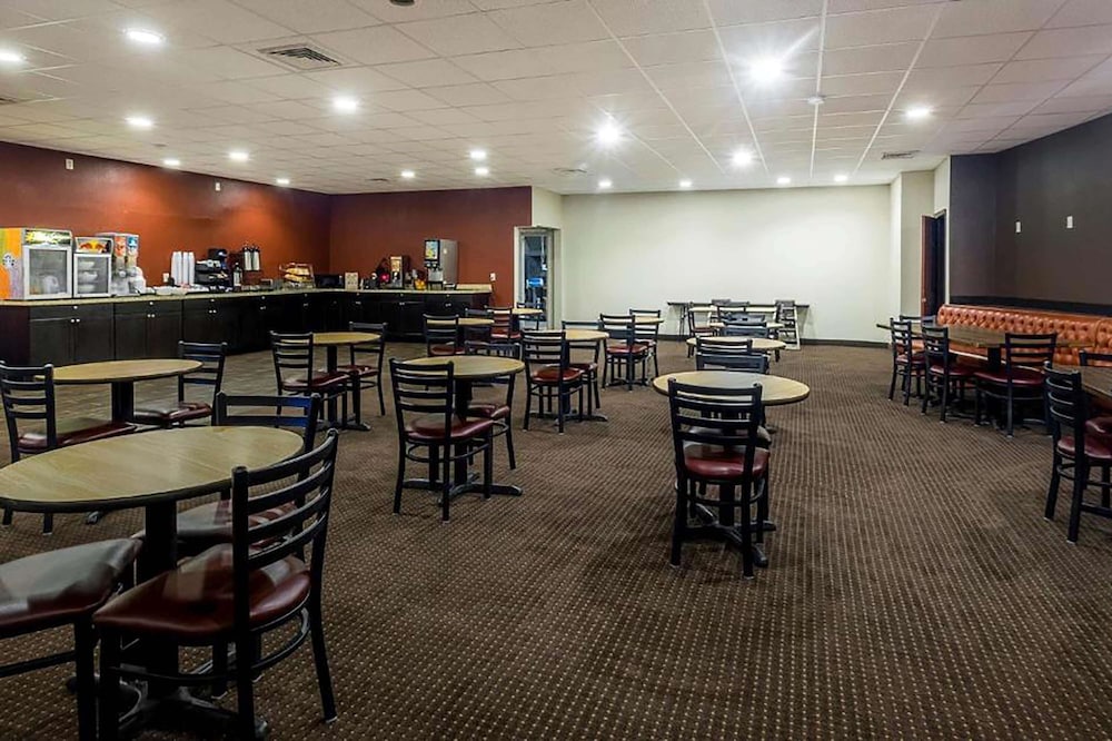 Days Inn by Wyndham Williamsport - photo 22