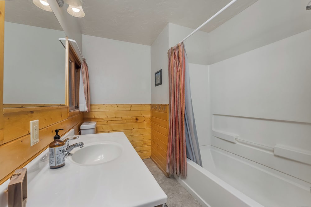Bear Paw Lodge & Vacation Homes - photo 58