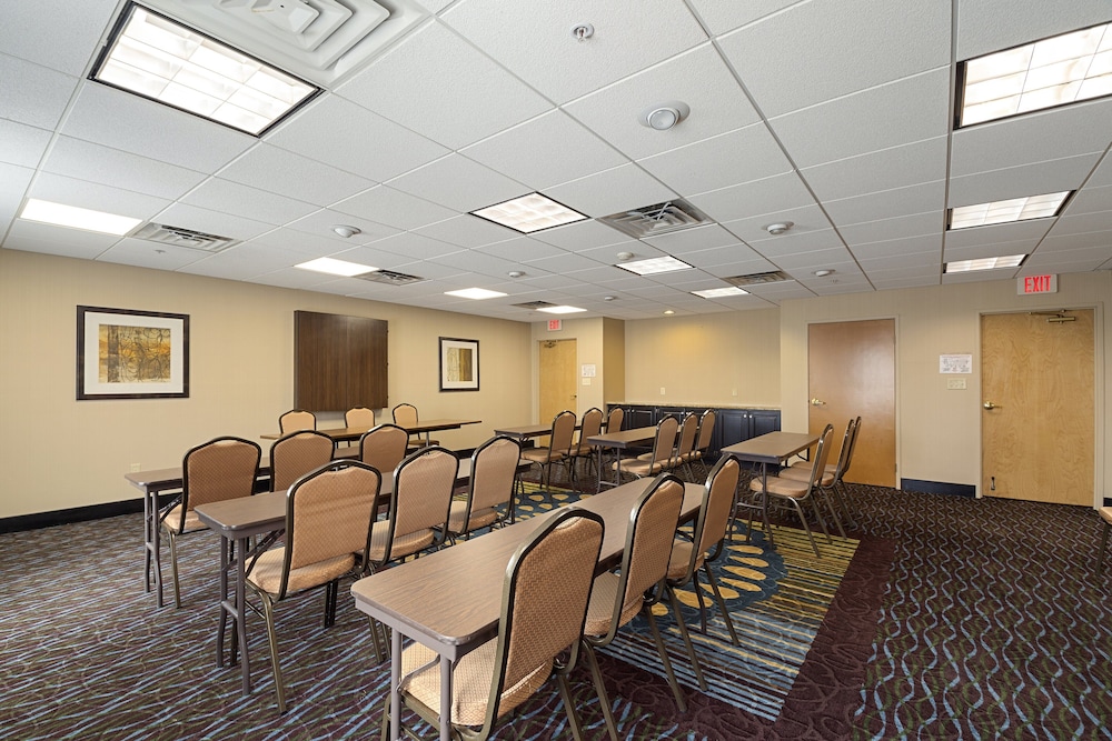 Holiday Inn Express Bloomington West by IHG - photo 30