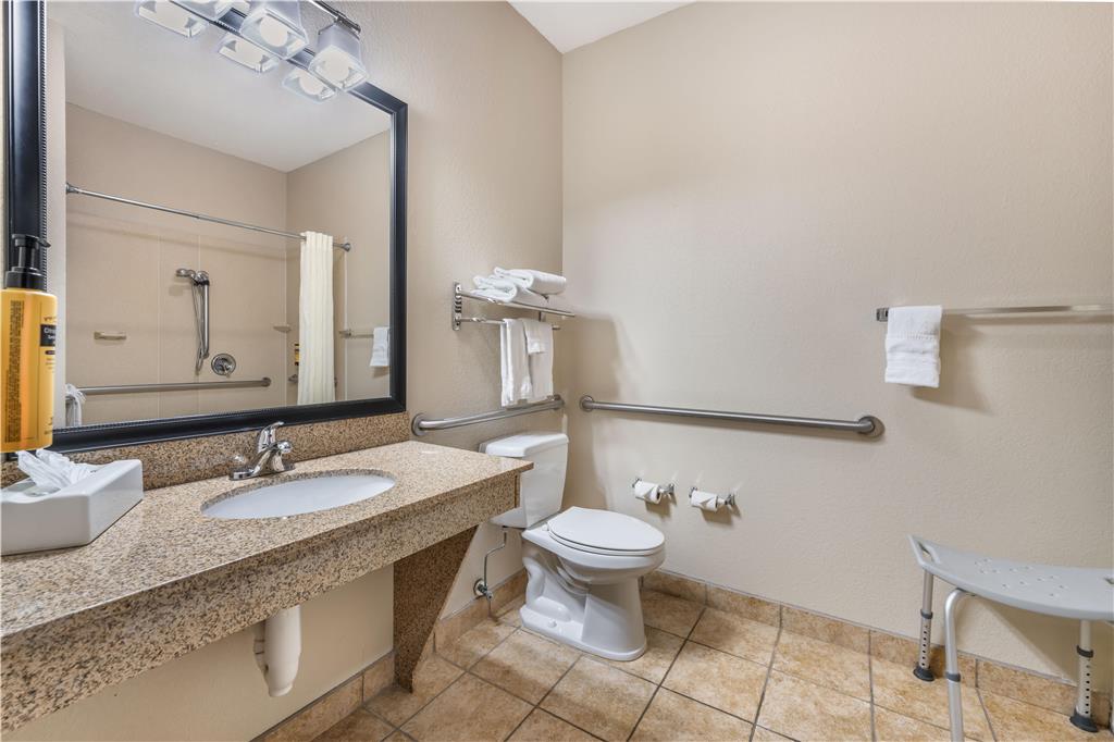 Best Western Plus Eastgate Inn & Suites - photo 32