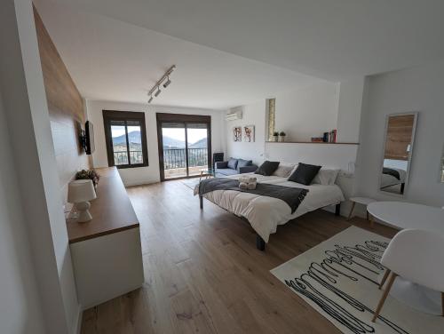 Apartamentos Turísticos Isa i Toni — 4-Star Luxury Hotel in Sella, Spain