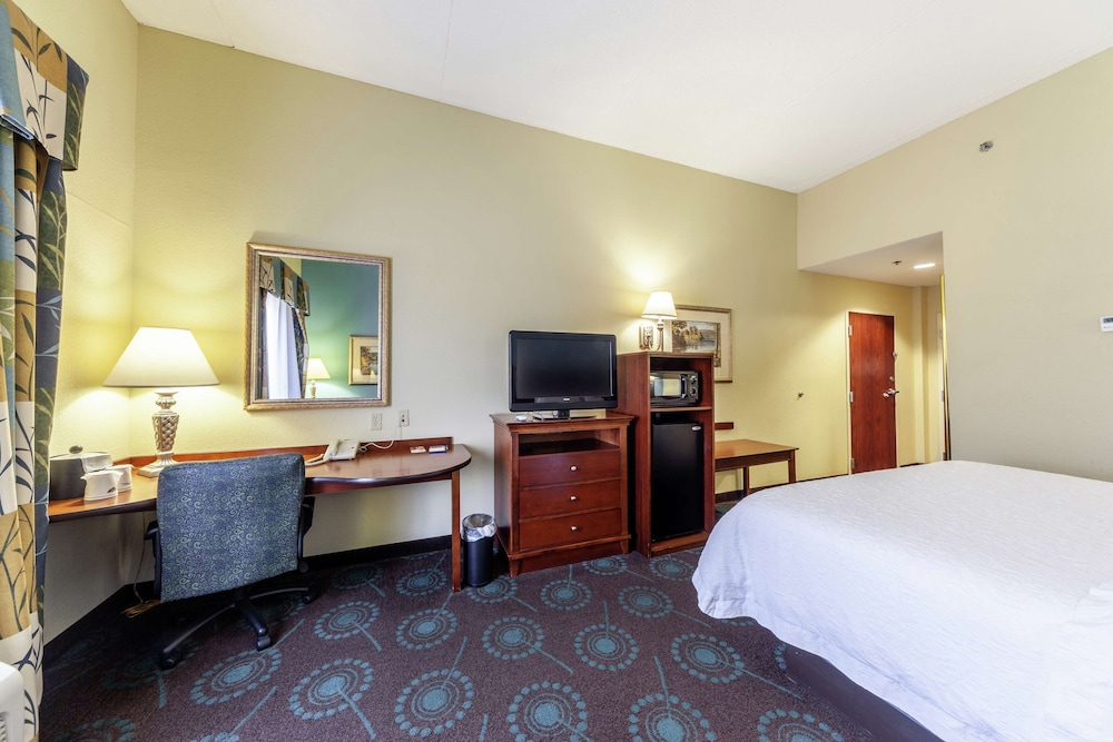 Hampton Inn Martinsburg South Inwood - photo 11
