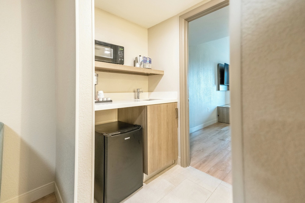 Holiday Inn Express Hotels & Suites Cocoa Beach by IHG - photo 5