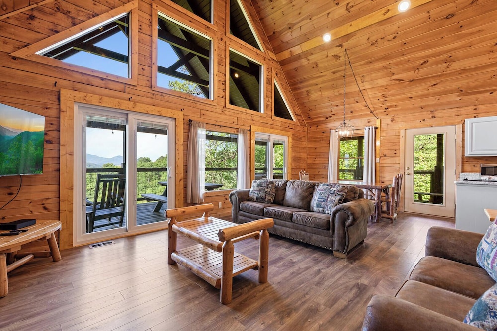 Serenity Now - carbon neutral hotel in Sevierville