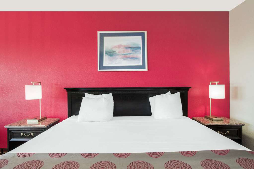 Ramada Hotel & Conference Center by Wyndham Edgewood - photo 14