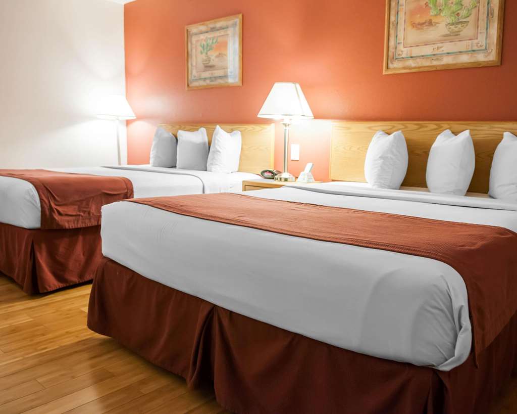 Econo Lodge Albuquerque Old Town - photo 8