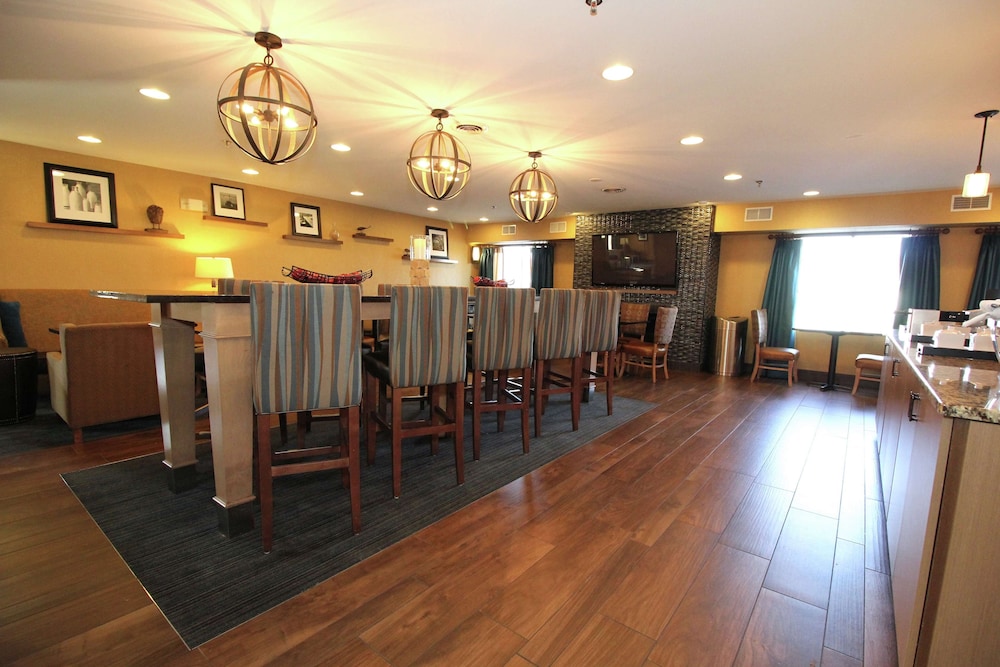 Hampton Inn Sandusky Central - photo 21
