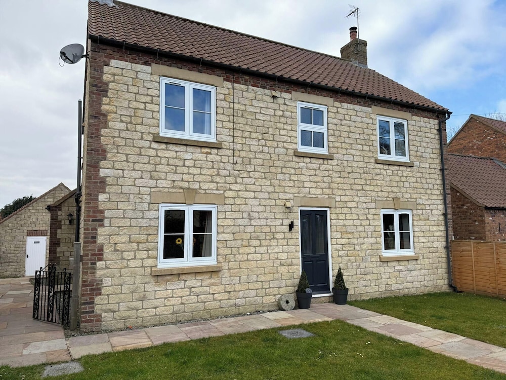 Oak House sleeps 10 with Bar & Games room — 4-Star Luxury Hotel in Filey, United Kingdom