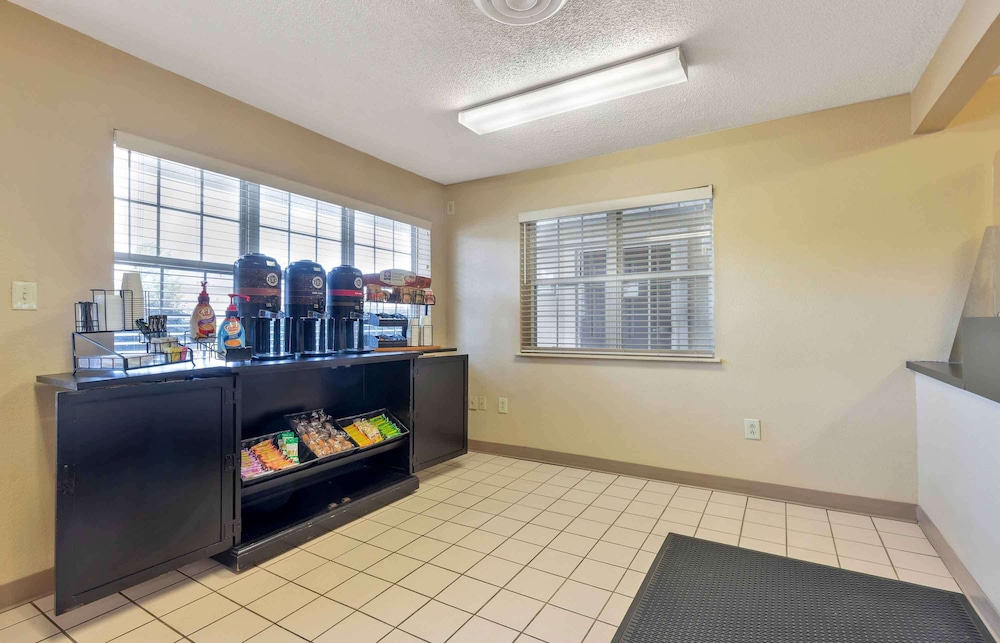 Extended Stay America Select Suites Columbia Ft. Jackson - photo 5